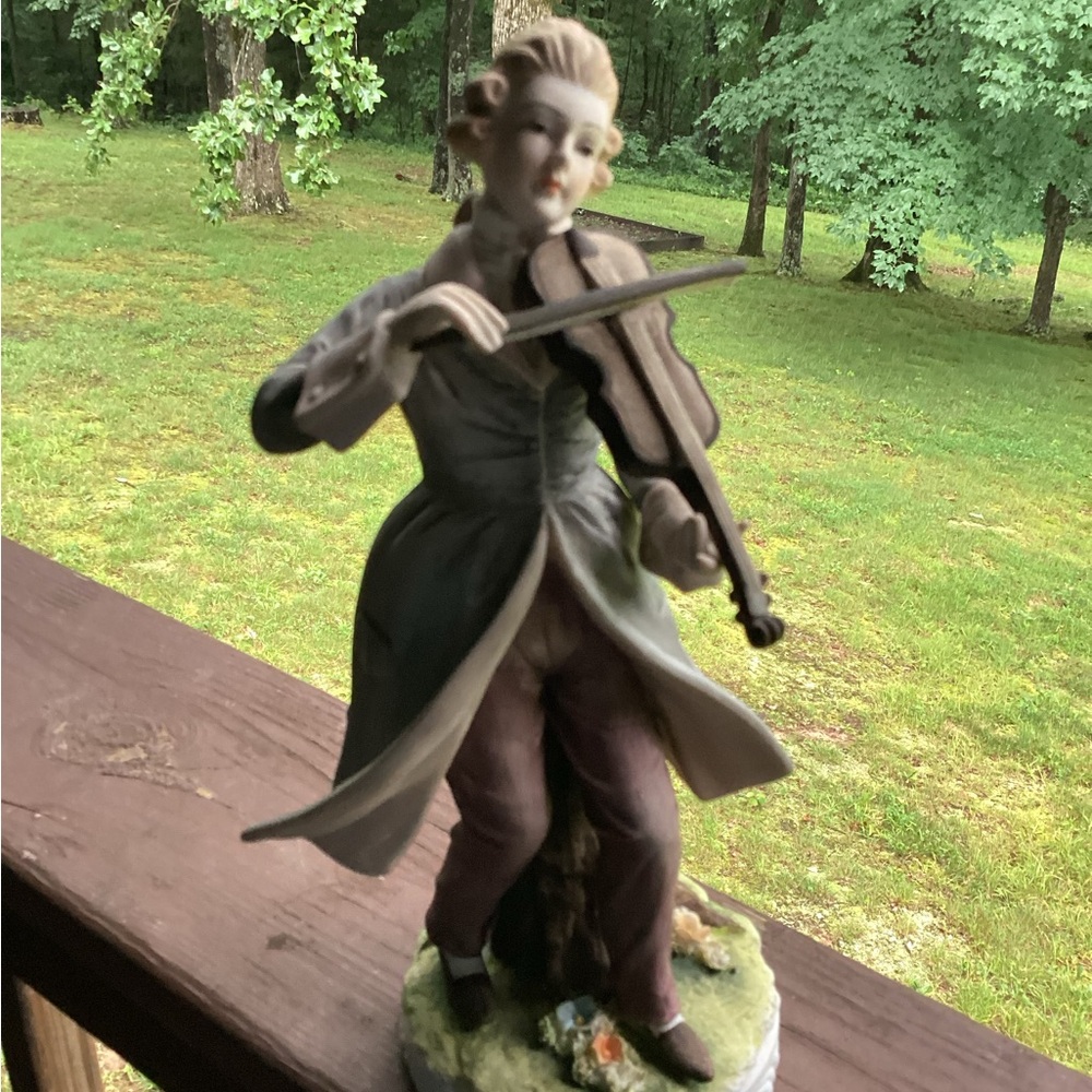 Elegant Lefton 10” Violinist Porcelain Figurine, Estate Appraised $50-$80.